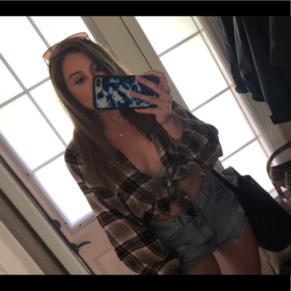 Meet your Posher, Tiffani - Picture 1 of 1